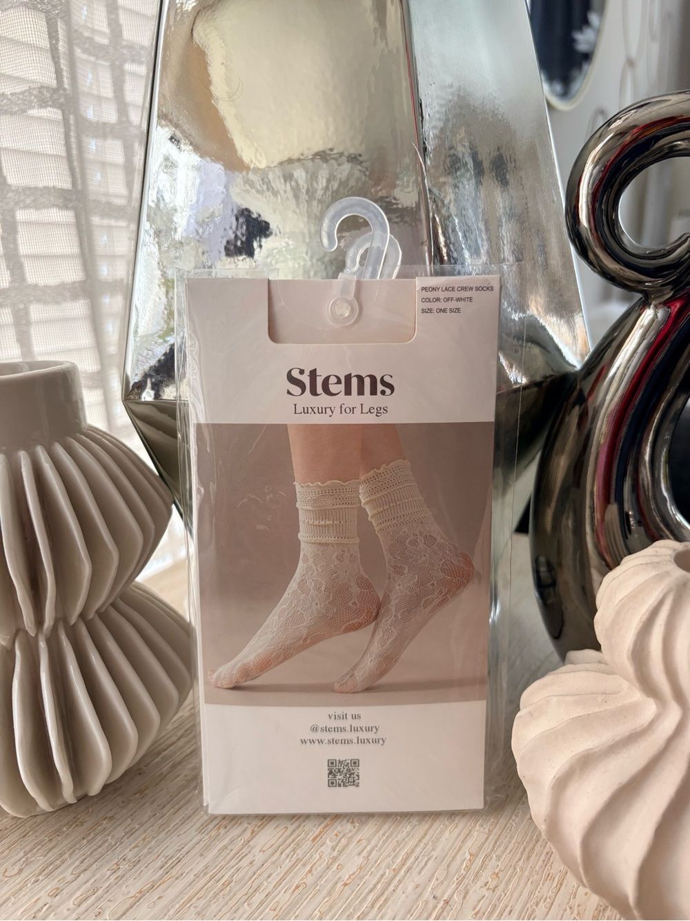 NWT Stems Peony Lace Crew Socks